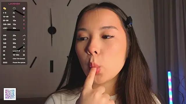 AlberthaEscue online show from 10.09.25