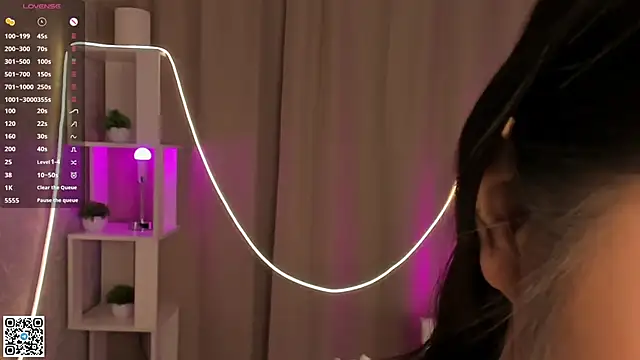 AlberthaEscue online show from 11.17.25