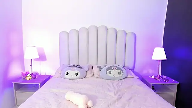 Snapshot of SofieBunnie chatting on 09.29.25 SofieBunnie online show from 09.29.25