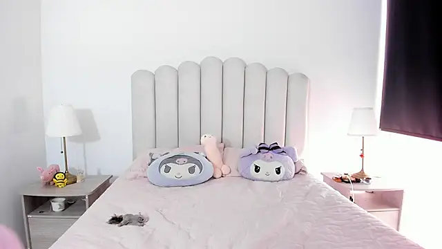 Snapshot of SofieBunnie chatting on 10.05.25 SofieBunnie online show from 10.05.25