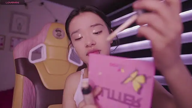 Lana Dreams  online show from 11.15.25