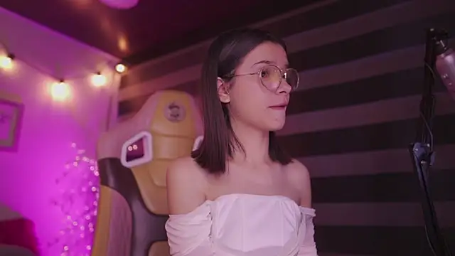 Lana Dreams  online show from 11.19.25