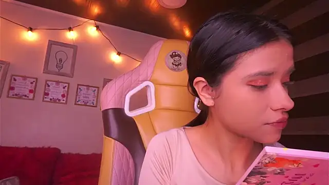 Lana Dreams  online show from 11.26.25