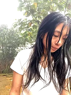 EmLy02 online show from 10.16.25