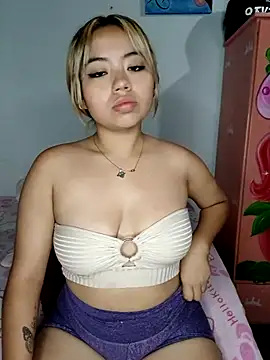 Snapshot of Emily__Hott chatting on 09.18.25 Emily  Hott online show from 09.18.25