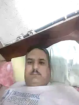 Snapshot of mM0140 chatting on 11.28.25 mM0140 online show from 11.28.25