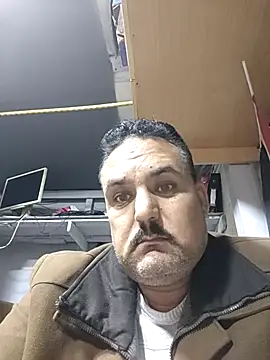 Snapshot of mM0140 chatting on 12.15.25 mM0140 online show from 12.15.25