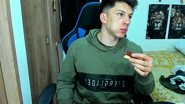 Snapshot of javiersexymann chatting on 12.29.24 javiersexymann online show from 12.29.24