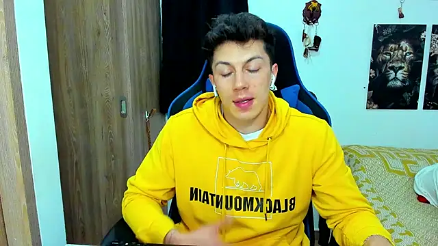 Snapshot of javiersexymann chatting on 01.10.25 javiersexymann online show from 01.10.25