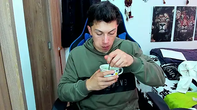 Snapshot of javiersexymann chatting on 02.18.25 javiersexymann online show from 02.18.25