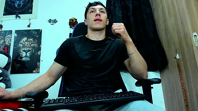 Snapshot of javiersexymann chatting on 03.02.25 javiersexymann online show from 03.02.25