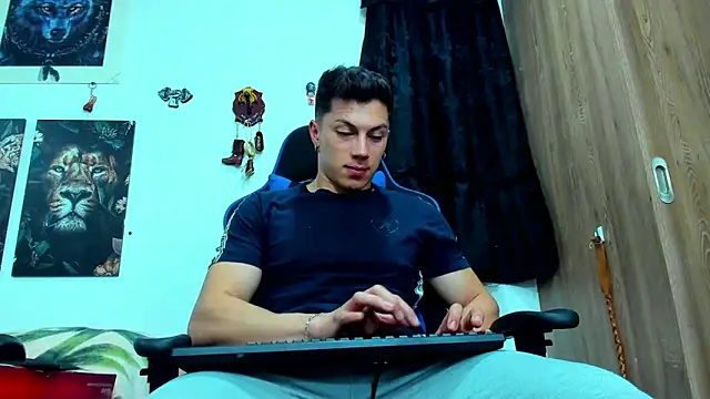 Snapshot of javiersexymann chatting on 03.15.25 javiersexymann online show from 03.15.25