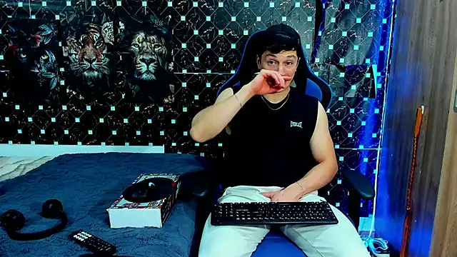 Snapshot of javiersexymann chatting on 05.27.26 javiersexymann online show from 05.27.26
