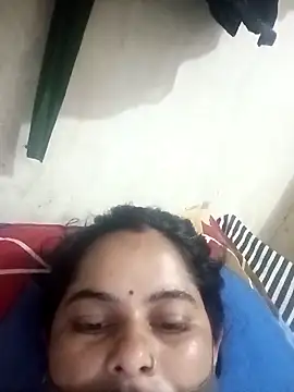 Snapshot of JULEE-740 chatting on 10.26.25 JULEE-740 online show from 10.26.25