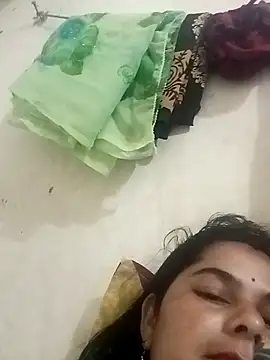 Snapshot of JULEE-740 chatting on 10.27.25 JULEE-740 online show from 10.27.25