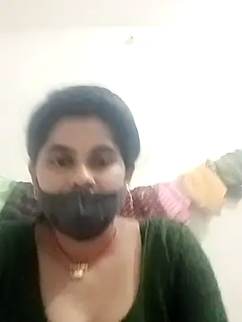 Snapshot of JULEE-740 chatting on 10.27.25 JULEE-740 online show from 10.27.25