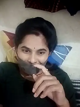 Snapshot of JULEE-740 chatting on 10.28.25 JULEE-740 online show from 10.28.25