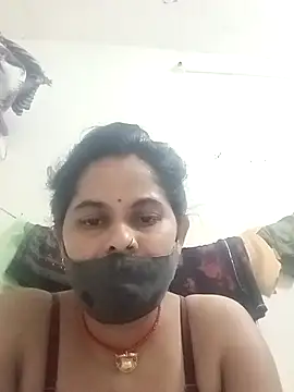 Snapshot of JULEE-740 chatting on 10.29.25 JULEE-740 online show from 10.29.25