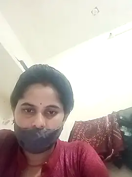 Snapshot of JULEE-740 chatting on 10.31.25 JULEE-740 online show from 10.31.25