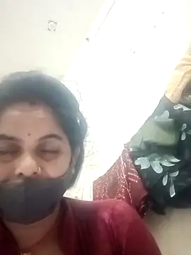 Snapshot of JULEE-740 chatting on 10.31.25 JULEE-740 online show from 10.31.25