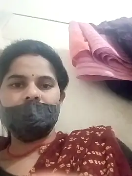 Snapshot of JULEE-740 chatting on 11.13.25 JULEE-740 online show from 11.13.25