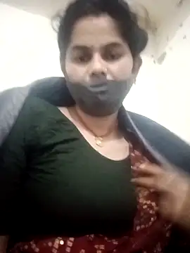 Snapshot of JULEE-740 chatting on 11.14.25 JULEE-740 online show from 11.14.25