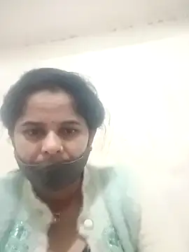 Snapshot of JULEE-740 chatting on 11.17.25 JULEE-740 online show from 11.17.25