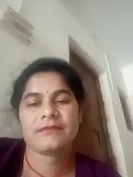 Snapshot of JULEE-740 chatting on 11.18.25 JULEE-740 online show from 11.18.25