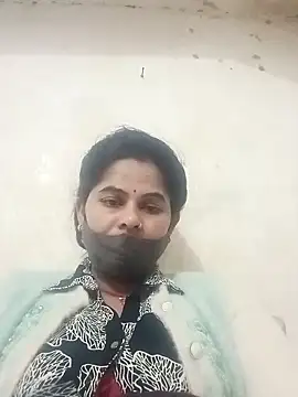 Snapshot of JULEE-740 chatting on 11.30.25 JULEE-740 online show from 11.30.25