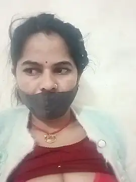 Snapshot of JULEE-740 chatting on 12.13.25 JULEE-740 online show from 12.13.25