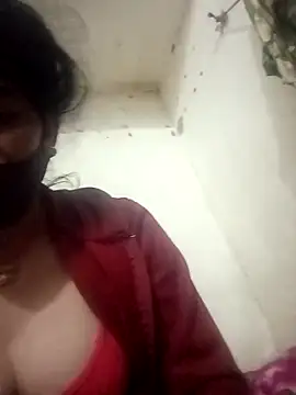 Snapshot of JULEE-740 chatting on 12.15.25 JULEE-740 online show from 12.15.25