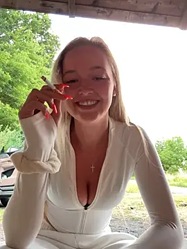 Snapshot of emilypeperoni chatting on 07.05.26 emilypeperoni online show from 07.05.26