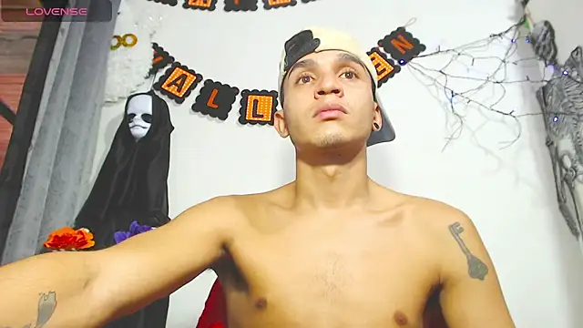 Snapshot of Angel_latinboy chatting on 10.23.25 Angel latinboy online show from 10.23.25