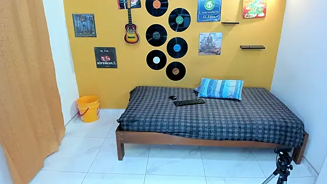 skinnyverus18 online show from 03.12.26