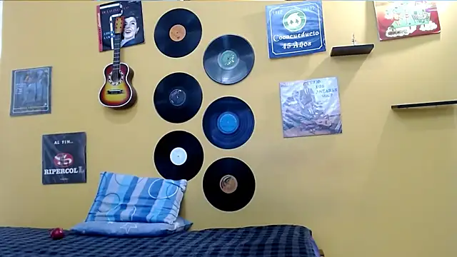 skinnyverus18 online show from 04.18.26