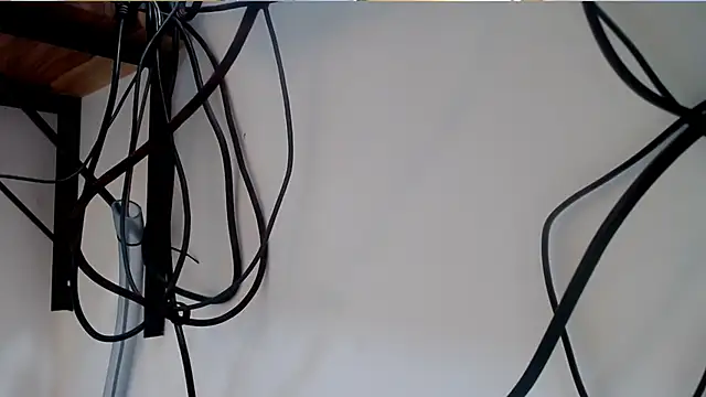 skinnyverus18 online show from 04.19.26