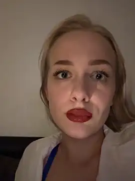 DaryaDoll online show from 11.21.25