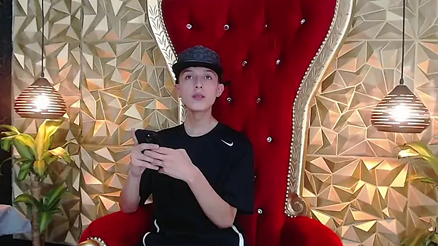 Snapshot of ArthurCox chatting on 09.11.25 ArthurCox online show from 09.11.25