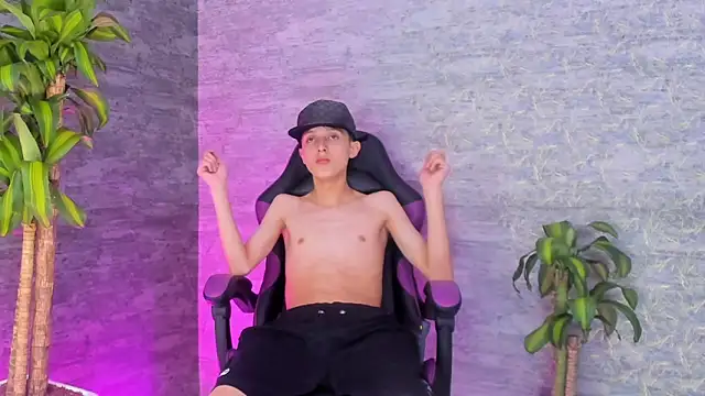 Snapshot of ArthurCox chatting on 09.14.25 ArthurCox online show from 09.14.25