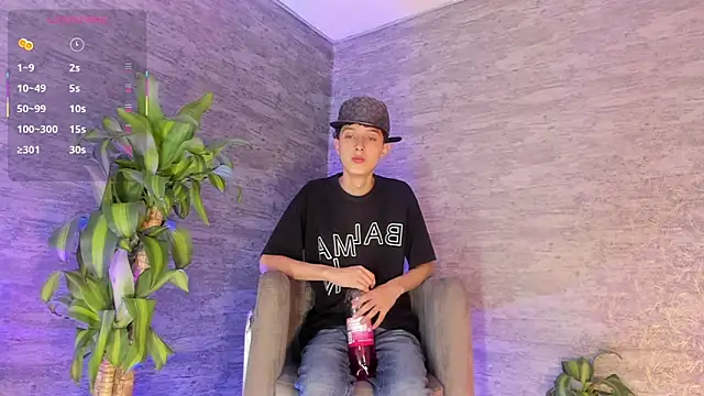 Snapshot of ArthurCox chatting on 10.02.25 ArthurCox online show from 10.02.25