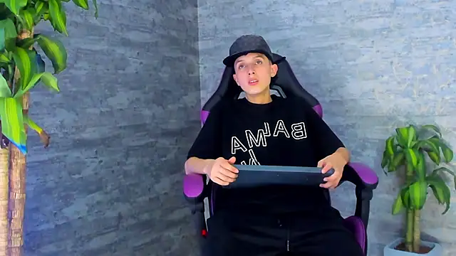 Snapshot of ArthurCox chatting on 10.15.25 ArthurCox online show from 10.15.25