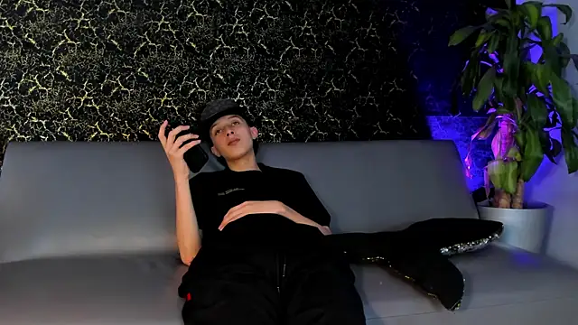 Snapshot of ArthurCox chatting on 10.18.25 ArthurCox online show from 10.18.25