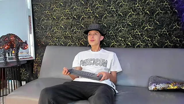 Snapshot of ArthurCox chatting on 10.20.25 ArthurCox online show from 10.20.25