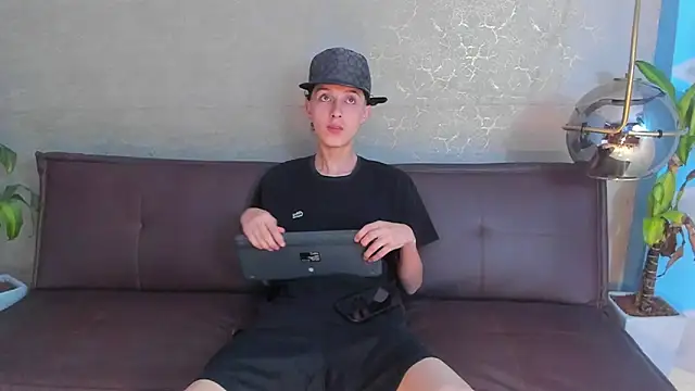 Snapshot of ArthurCox chatting on 10.27.25 ArthurCox online show from 10.27.25