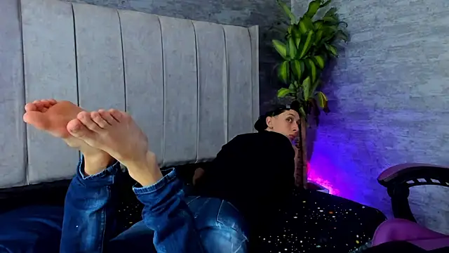 Snapshot of ArthurCox chatting on 10.29.25 ArthurCox online show from 10.29.25