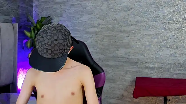 Snapshot of ArthurCox chatting on 11.14.25 ArthurCox online show from 11.14.25