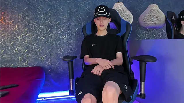 Snapshot of ArthurCox chatting on 11.18.25 ArthurCox online show from 11.18.25