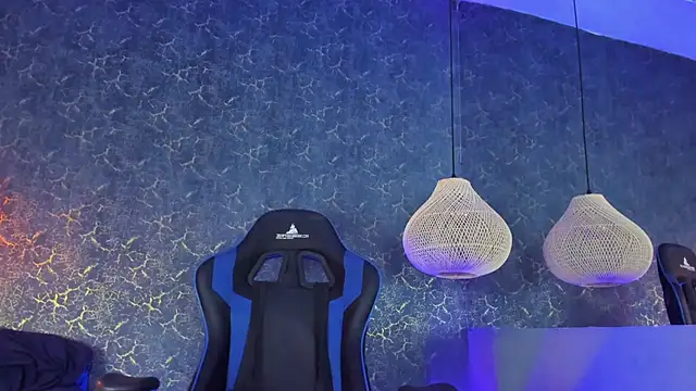 Snapshot of ArthurCox chatting on 11.22.25 ArthurCox online show from 11.22.25