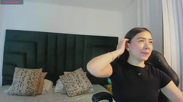 SaraWagner  online show from 10.01.25