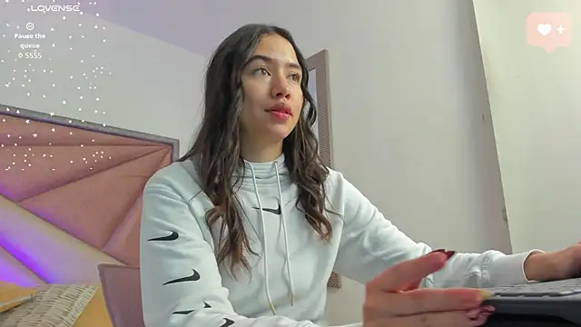 SaraWagner  online show from 06.09.26